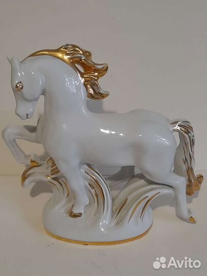 Фарфоровый златогривый конь СССР