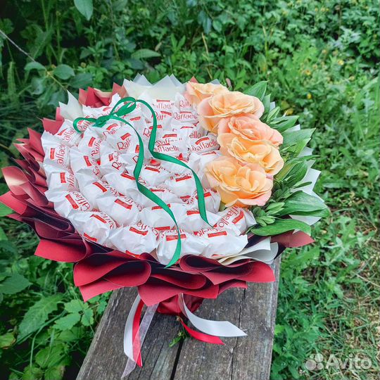 Букет из рафаэлло подарок девушке жене подруге