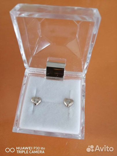 Серьги-гвоздики