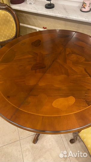 Стол кухонный и два стула