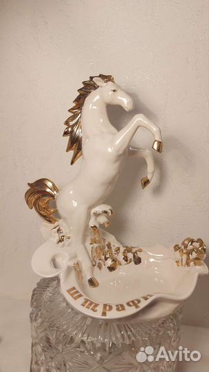 Статуэтка Конь, чашки Чайка и ваза