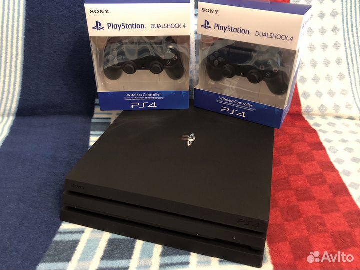 Sony PS4 Pro 1Tb + 2 новых джойстика и много игр