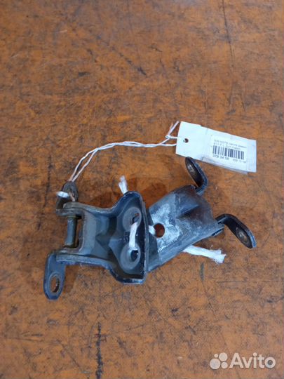 Петля двери Nissan Note E11 передний левый