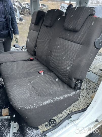 Сиденья второй ряд ларгус