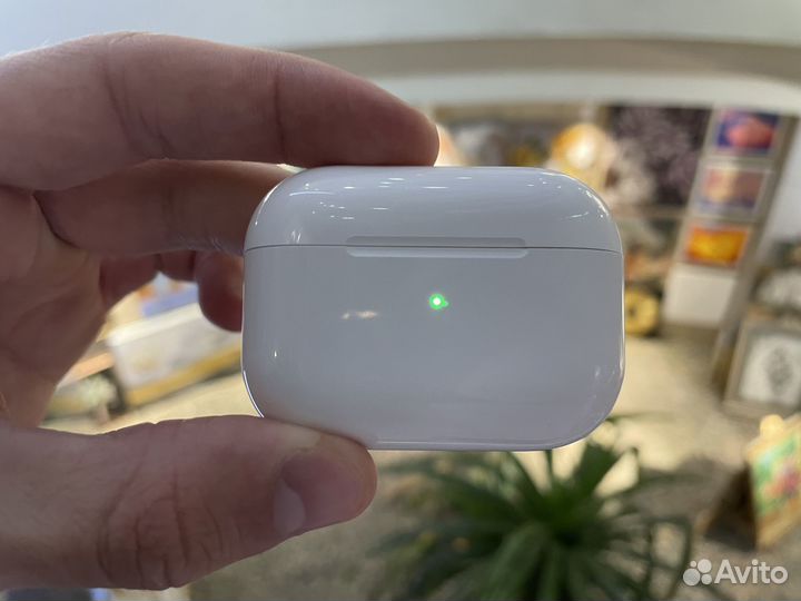 AirPods Pro (с ними Вам точно не будет скучно)