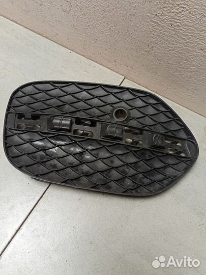 Накладка противотуманной фары левой