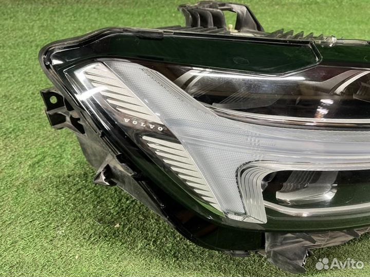 Фара правая Volvo XC60 2 (2017-2021) Full LED
