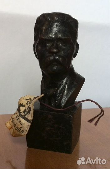 Бюст Горького