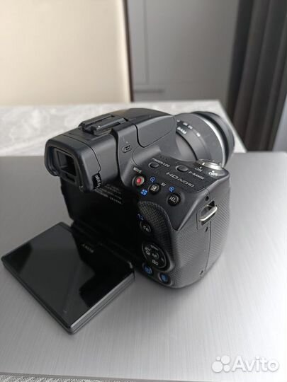 Sony Alpha SLT-A33 с китовым объективом 18-55