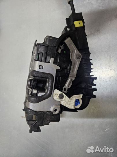 Замок двери правый Mercedes c238 w213