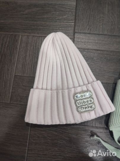 Шапки для девочки. Размер 3-4 годика