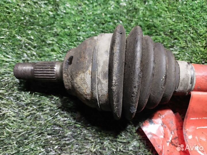 Полуось передняя левая Peugeot 308