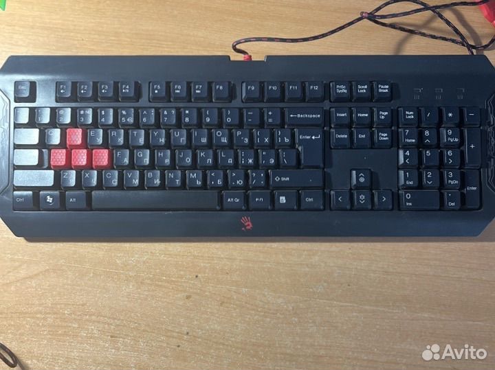 Игровая клавиатура и мышь