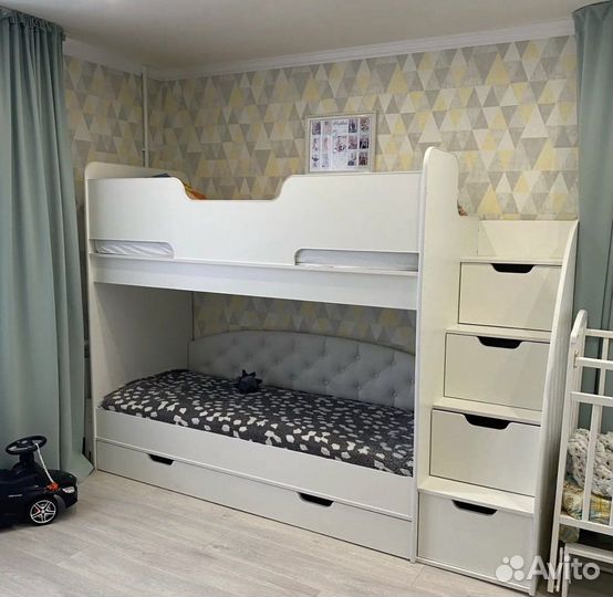 Двухъярусная кровать