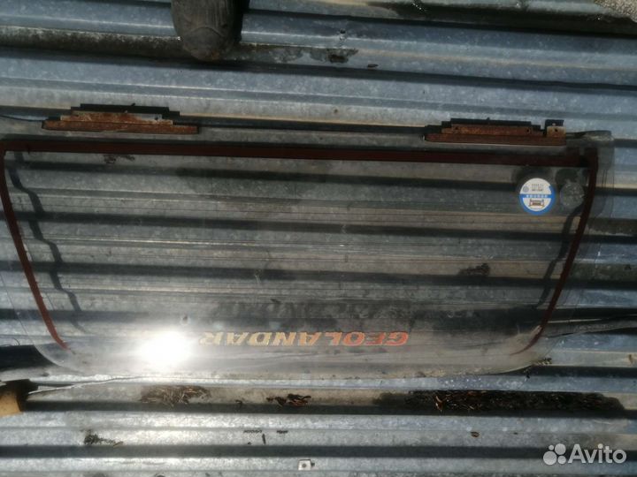 Стекло задней двери