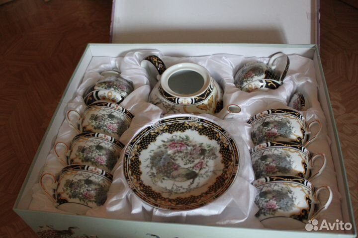 Новый фарфоровый чайный сервиз