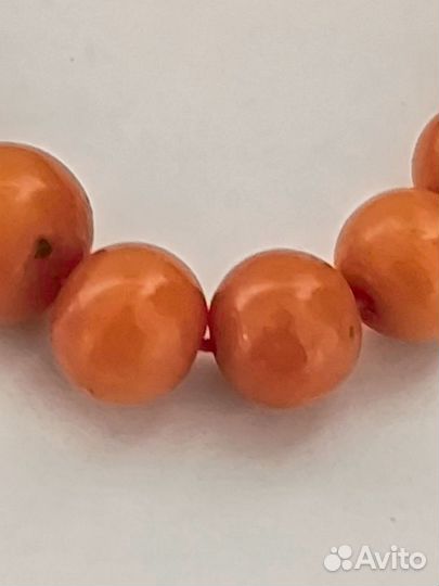 Коралловые бусы