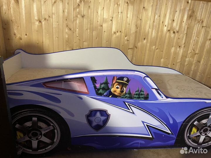 Детская кровать машина