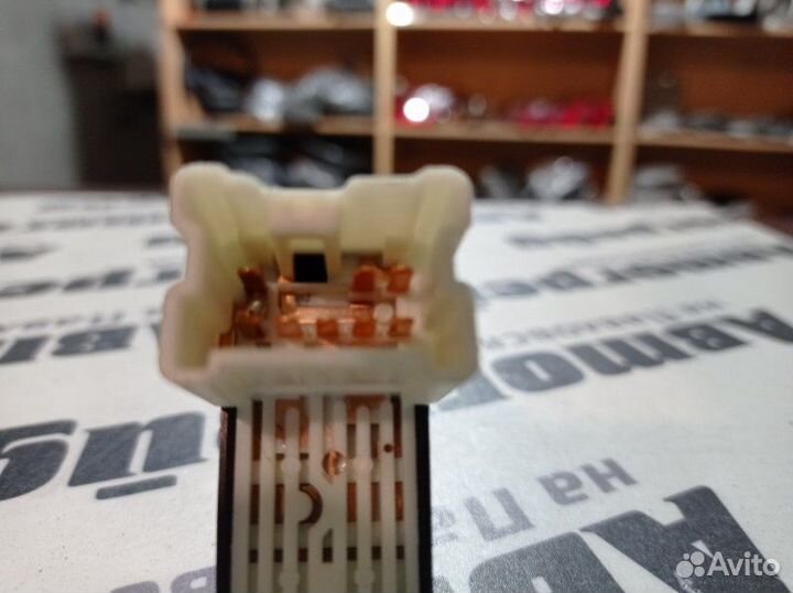 Кнопка стеклоподъемника задняя правая Subaru