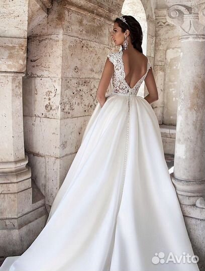 Свадебное платье со шлейфом