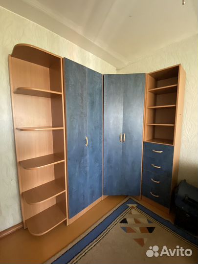 Угловой шкаф и рабочий стол