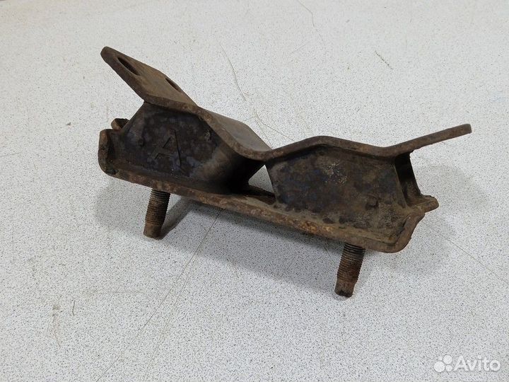 Опора двигателя Лексус LX 1