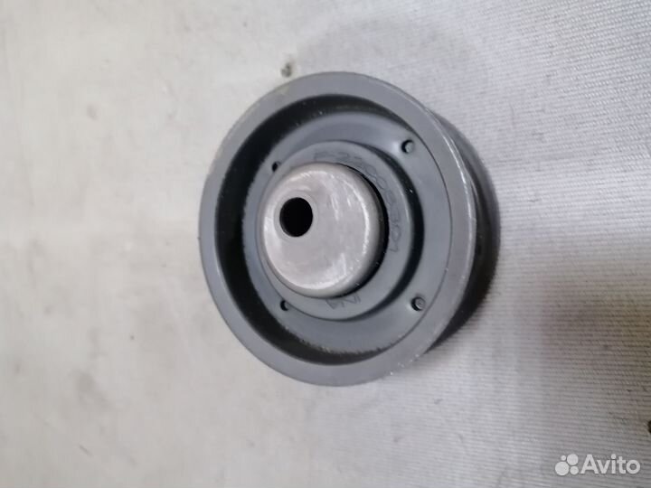 Натяжной ролик ремня грм VW Passat B3 2.0 9A 1990
