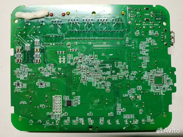 Платы с радиодеталями от роутеров
