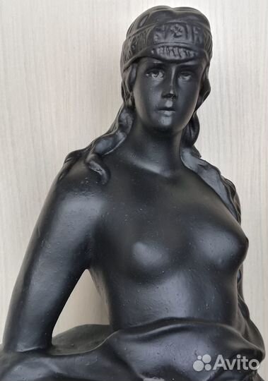 Старинная скульптура статуэтка воин Юдифь