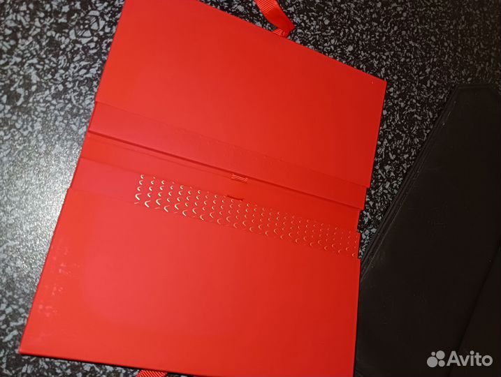 Louis Vuitton красные конверты