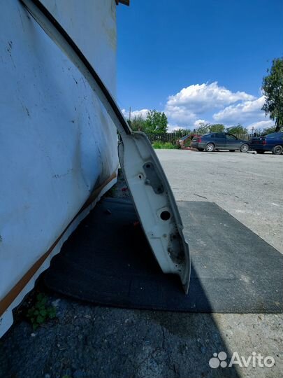 Задняя левая дверь Volvo 940 (Вольво 940)