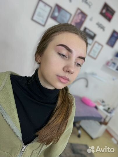 Наращивание ресниц, оформление бровей