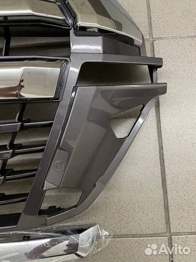 Land Cruiser 200 2016+ Решетка Lounge 2021 F5ZF3