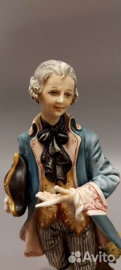 Фарфоровые парные статуэтки Capodimonte