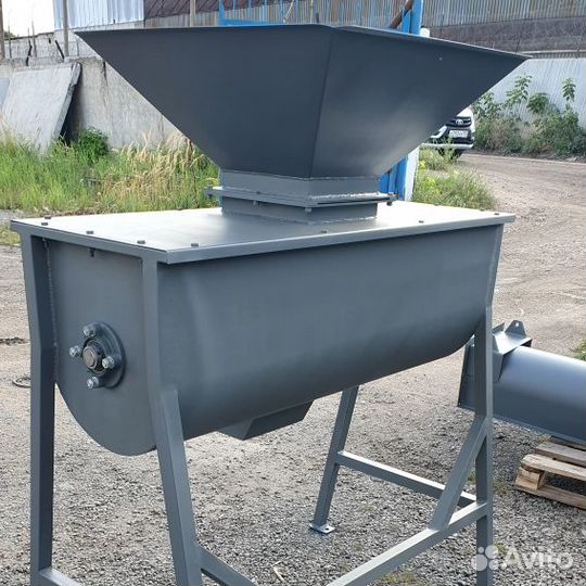 Смеситель кормов горизонтальный 250 кг в час