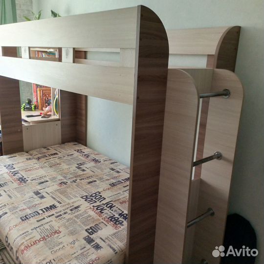 Двухъярусная кровать с диваном