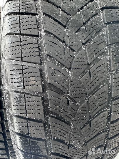 Goodyear UltraGrip Ice 225/60 R17 104R