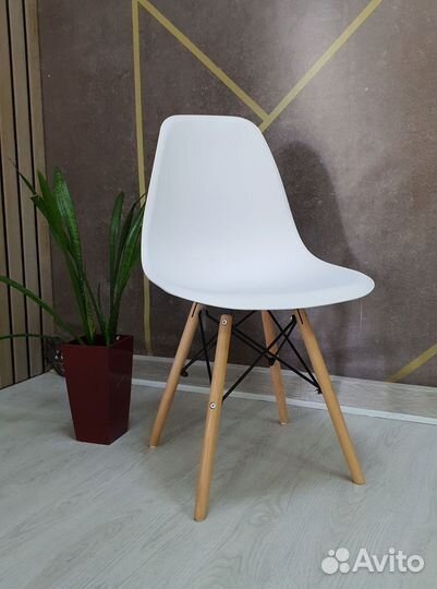 Стул кухонный Eames в наличии