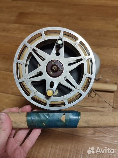 Катушка рыболовная инерционная СССР