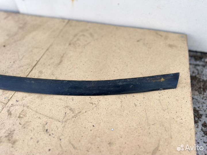 Молдинг лобового стекла Opel Vectra B