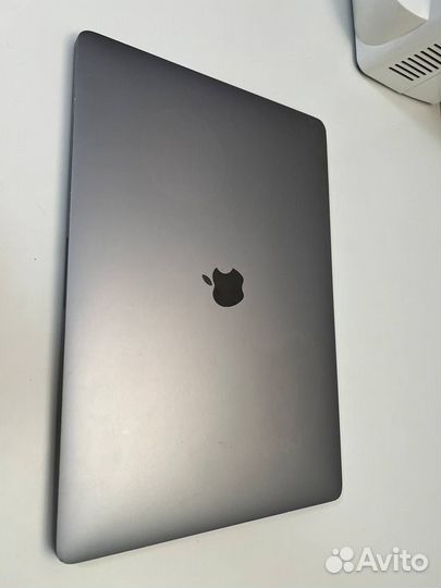 MacBook Pro 15 (2017), 256 гб, Core i7, 2.8 ггц