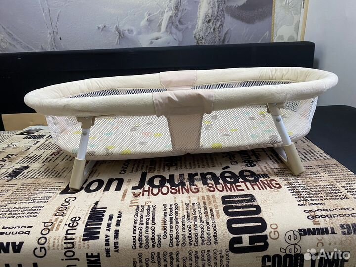 Кокон для новорожденных и столик для кормления