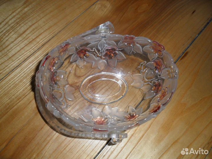 Изделия из фарфора и стекла