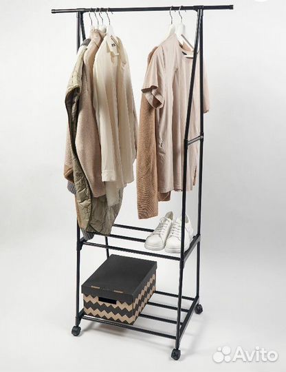 Вешалка с полочками