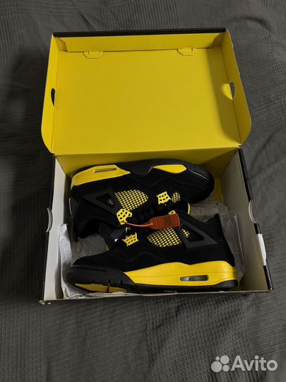 Nike air Jordan 4 thunder