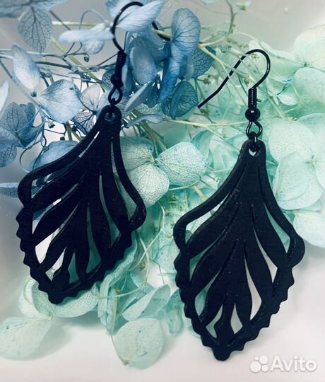 Серьги из дерева и бисера