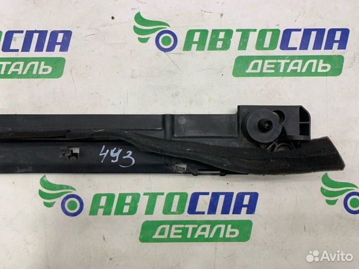 Дефлектор радиатора Toyota Prius ZVW30 2zrfxe 2011