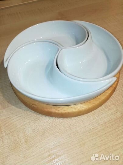 Менажница на бамбуковой подставке, новая