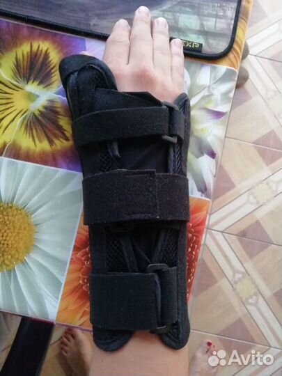 Бандаж на лучезапястный сустав с фиксацией большог