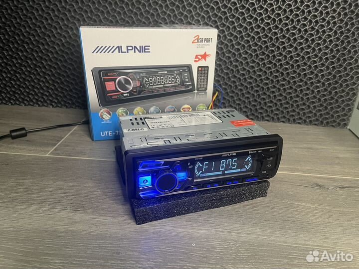 Громкая магнитола Alpine с блютузом